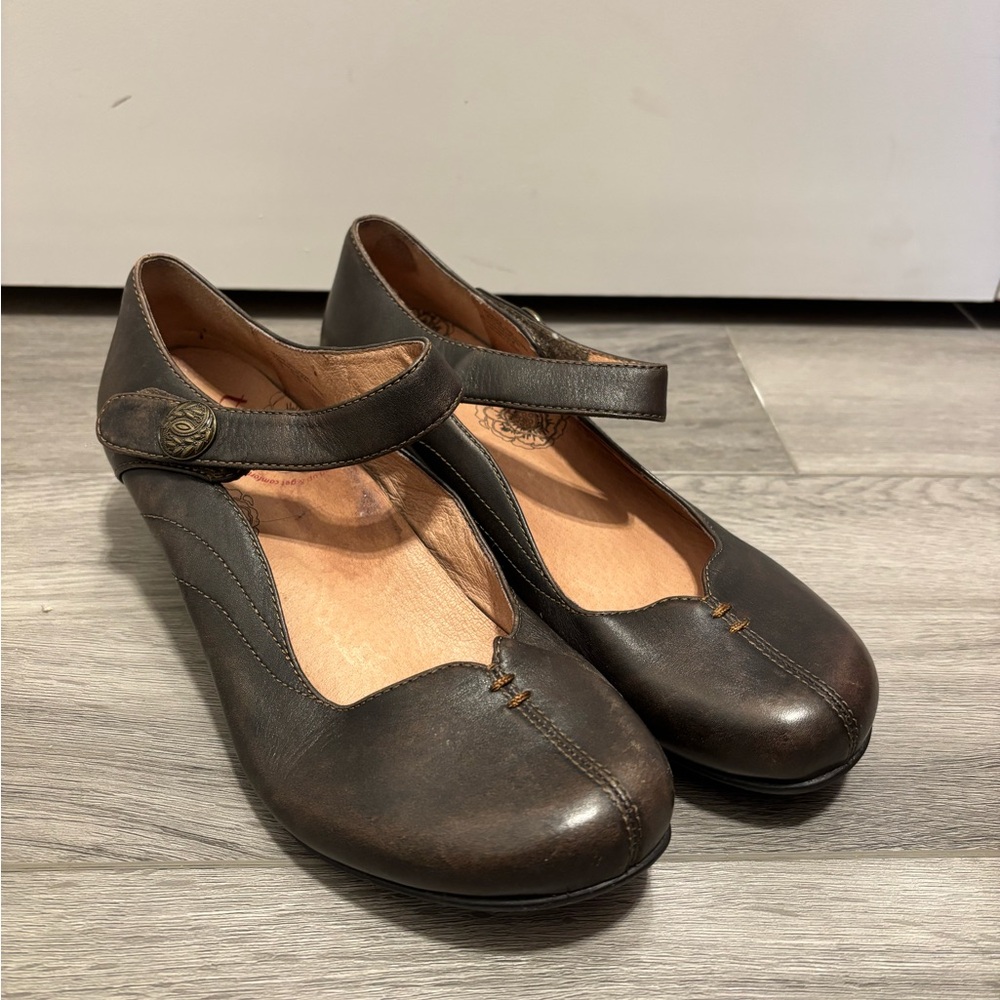Taos Footwear Dark Brown Mary Jane Heels